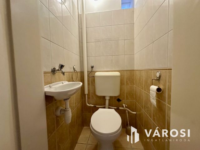 Debrecen egyik LEGSZEBB utcájában kertes ház eladó!