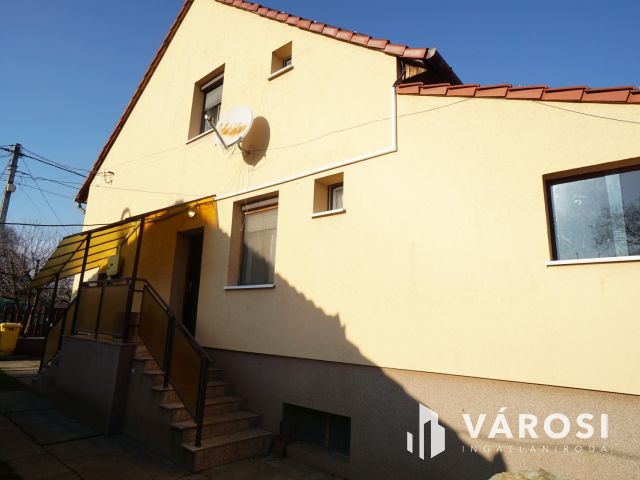 5 M Ft árcsökkenés! Napelemes családi ház Gyál központjában