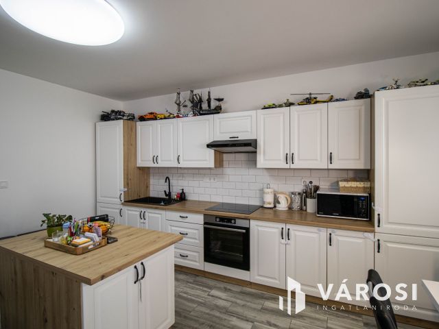 Stílus és Minőség! Újszerű Ház eladó Győr Kisbácsán