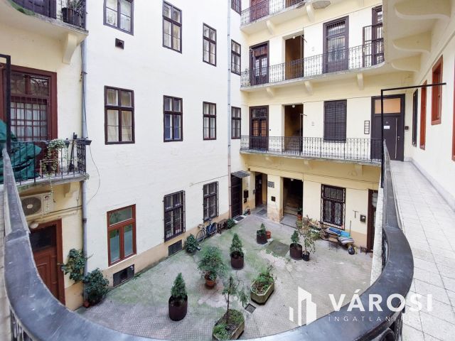 Nyugati közeli, felújított, földszinti, 36 m2-es iroda kiadó