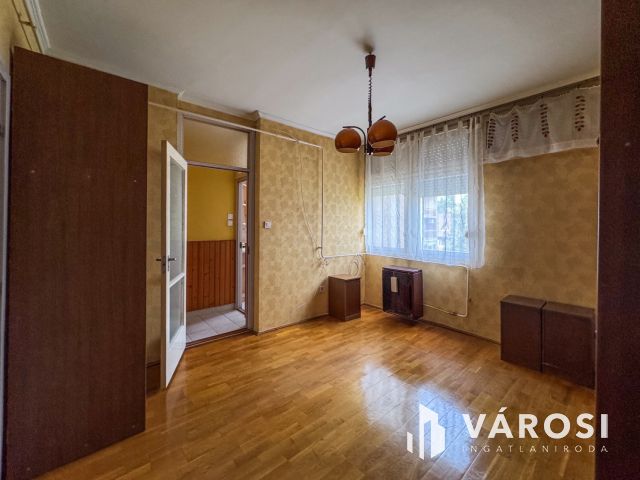 Második emeleti, belvárosi lakás. Alakítsa saját ízlésére!