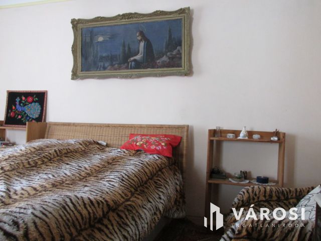 Egy csendes kis faluban az erdő mellett