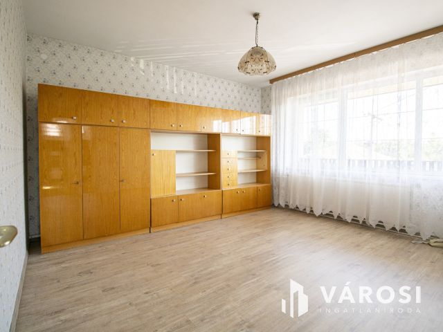 5 szoba, dupla garázs, napelem  Újkígyóson