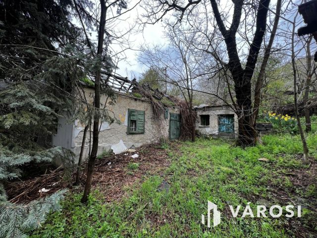 Nagy telek a Badacsonyon a Rodostói úton eladó