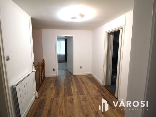 170 m²-es városi villa saját parkkal – a Károlyi telepen