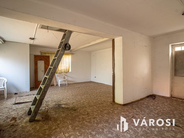 Tágas családi ház a belvárosban vállalkozási lehetőséggel